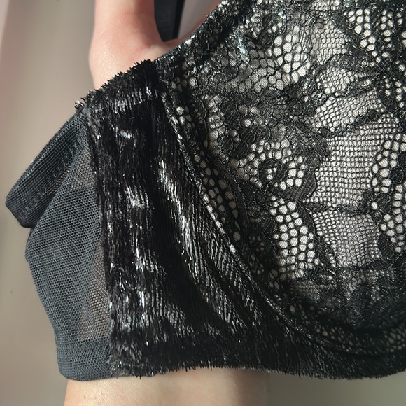 NWOT VS Lace Plunge Bra - Picture 5 of 6